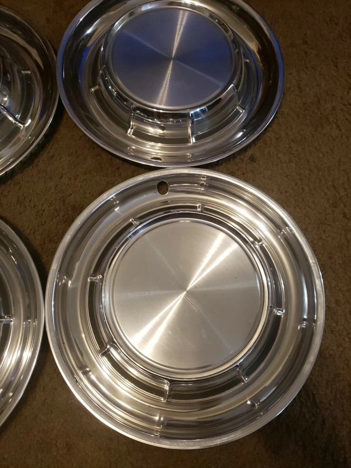 Juego de cuatro tapacubos Pontiac Gm 14" años 50 Foto 2 de 4