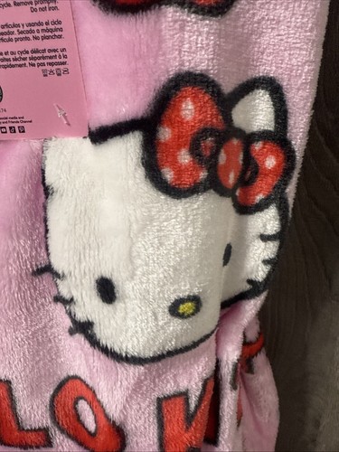 New Hello Kitty Sitting Pretty Pink Apple Plush 60 x 70 Throw Blanket On Hanger - Picture 3 of 7