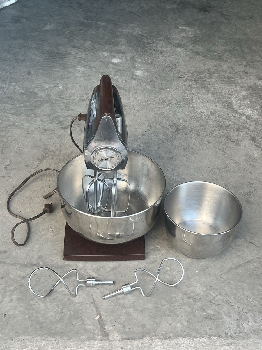 Vintage Sunbeam Mixmaster Deluxe Chrome 12 Speed Stand Mixer