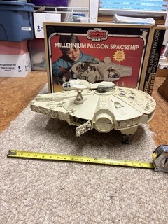 VIntage 1980 Star Wars Empire Strikes Back Millennium Falcon Complete