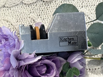 Vintage Kitchen Mate Knife Sharpener   Countertop Manual Water Model, 4.5 