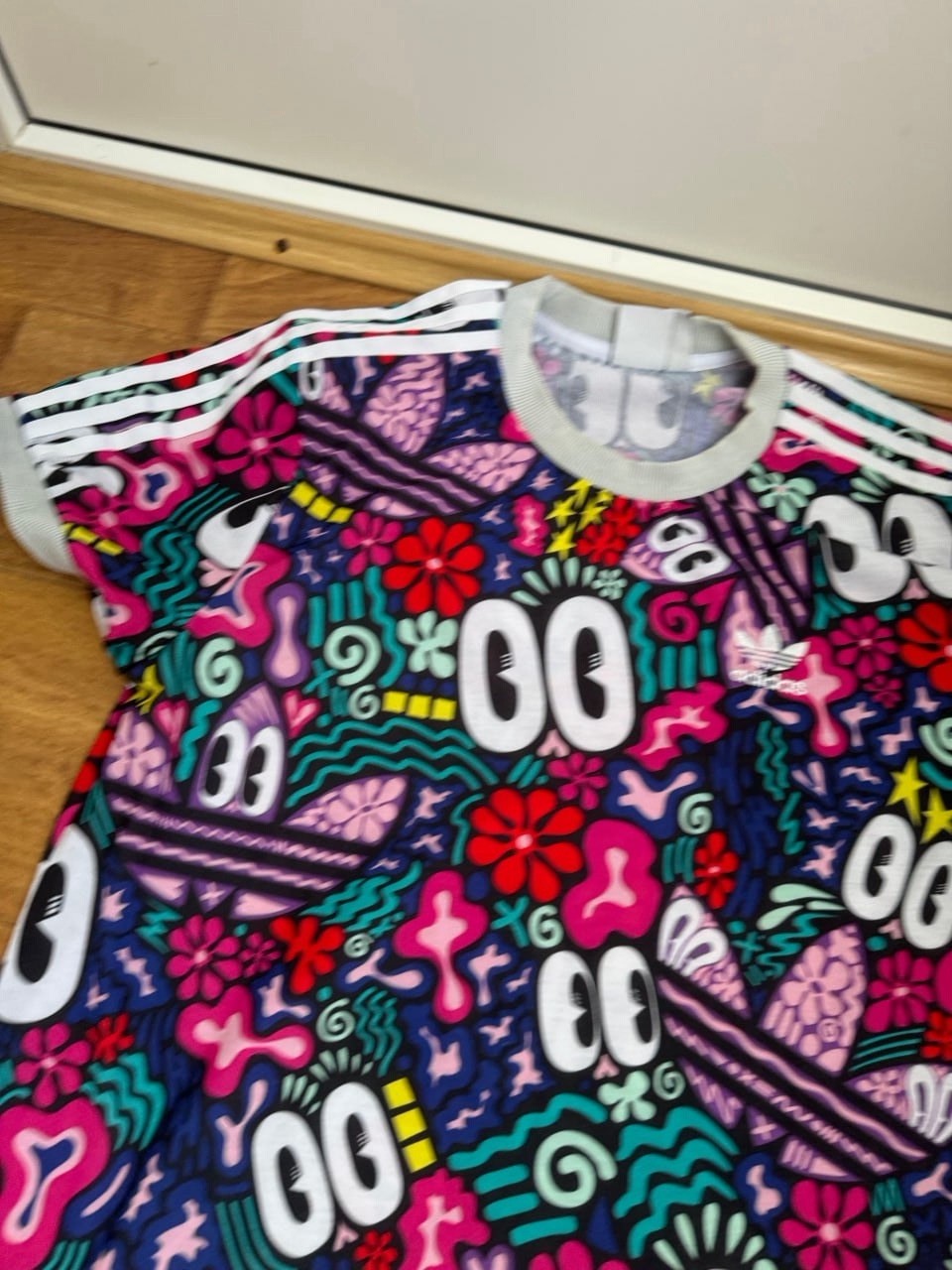 Women’s Adidas Limited Edition Multi-Coloured Top Size S 36 thumbnail 3