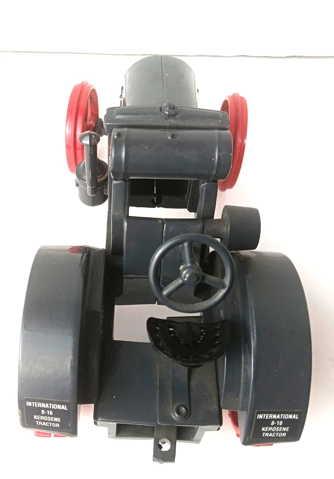 Tractor agrícola de queroseno 1/16 International 8-16 juguete fundido a presión IH Kansas Trade Fair Foto 3 de 4