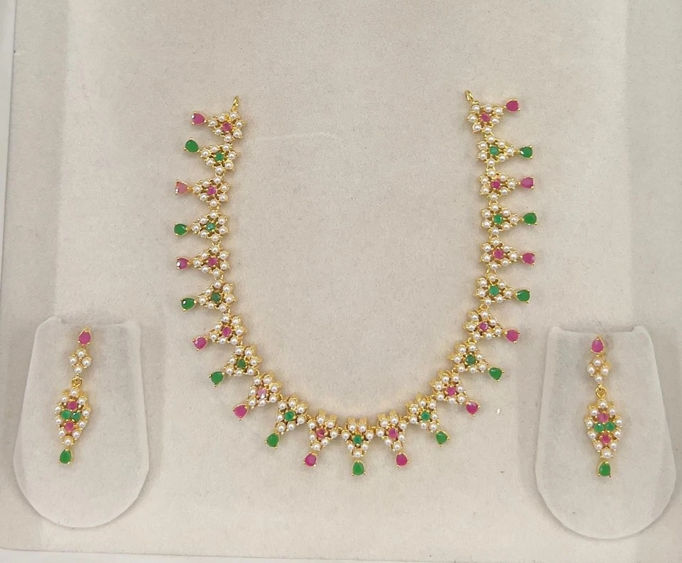 Ожерелье с рубиновым жемчугом с золотой отделкой и фианитами ювелирный набор с соответствующими серьгами - Изображение 3 из 4