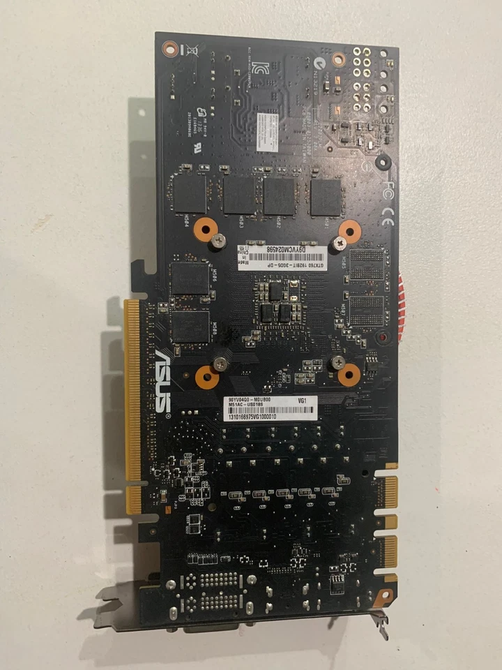 Tarjeta de video gráfica Express GTX760 ASUS NVIDIA GeForce GTX 760 (192BIT-3GD5-DP) GTX760 Foto 3 de 3