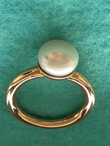 Co Iridesse White Pearl 18K ring size 