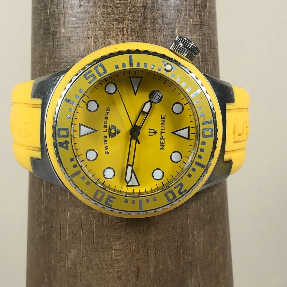 Reloj Swiss Legend Neptuno Unisex Fecha Amarillo Goma Cuarzo 43mm 7 1/2" Foto 2 de 4