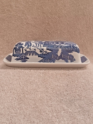 Vintage Churchill Blue Willow Covered Butter Excellent made in England