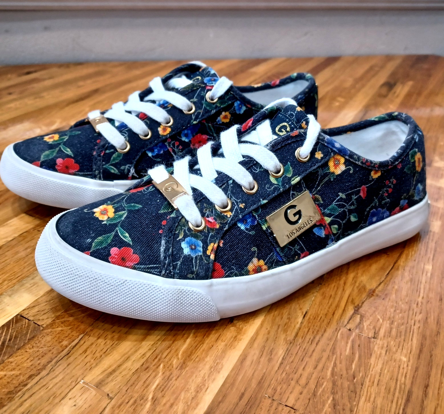 G by Guess GBG Los Angeles Backer Women's Size 6.5 Navy/Floral Shoes