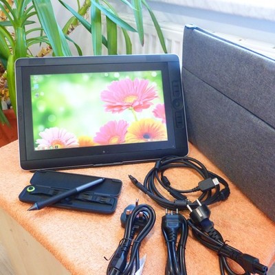 XXL SET Wacom Cintiq Companion 2 13 inch FHD TOUCH i7 256GB Monitor DTH W1310H