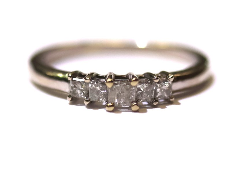 10k White gold .27ct natural princess diamond 5 stone wedding band ring 2.2g 9
