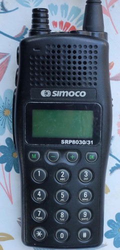 Simoco SRP8030/31 radio portative 400MHz. FOR PARTS. I cannot test it ! - Imagen 6 de 9