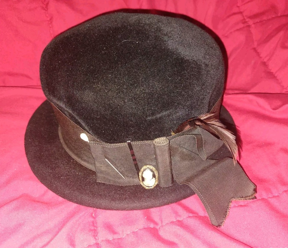 Womens Black Vintage Peach Bloom Velour Hat with Feather 