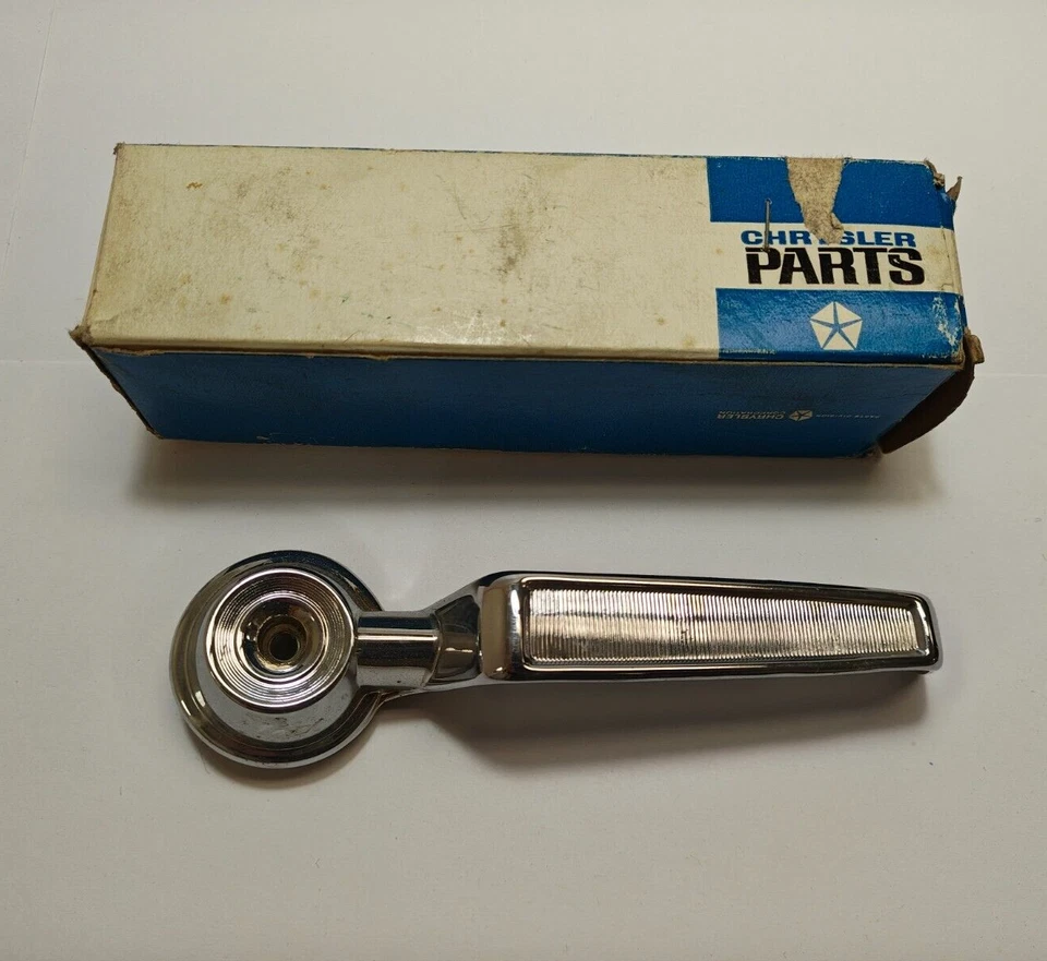 Dodge Plymouth Chrysler 1963-1966 manija de puerta interior cromada 2299973 nuevo en stock Foto 3 de 4