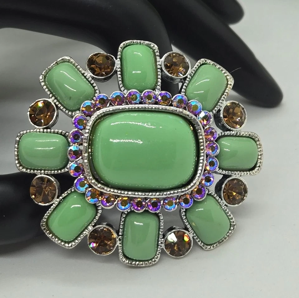 Broche prendedor de piedra AB tono verde jade y ámbar Joan Rivers tono plateado Foto 3 de 4