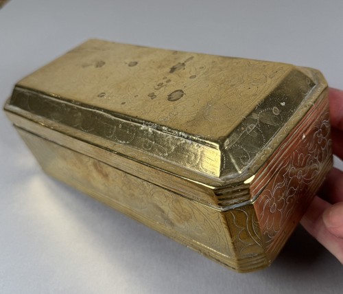 Antique 18th Century Large Dutch Brass Tobacco Snuff Box Container Engraved #1 - Picture 9 of 11