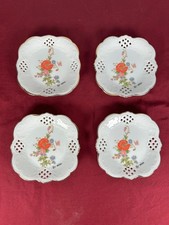 Set di 4 piatti vintage decorativi in porcellana traforata - dipinti a mano H 12