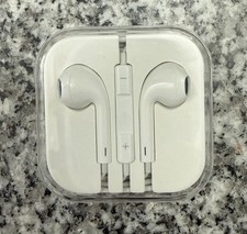 Genuine Apple EarPods 3.5 mm Headphone Plug Earphones White New