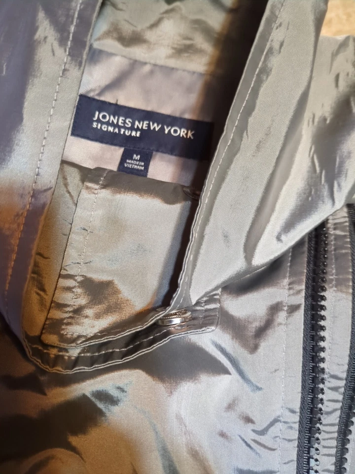 Jones New York Signature windbreaker Jacket Women Metallic Silver belted Medium - Image 3 of 4