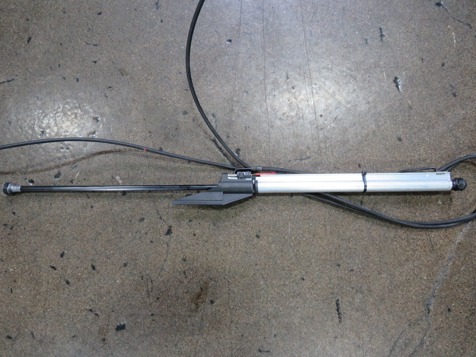 Maserati Granturismo RH, Tonneau Hydraulic Lift Cylinder Ram, Used, 83084600
