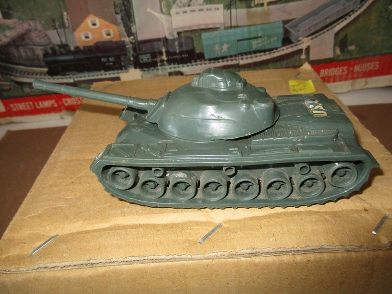 Toy Tanks, 6 inches, 4 pieces, (1 battle damaged) 