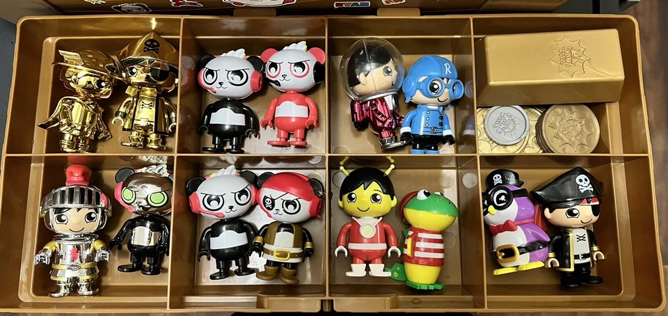 Lote de monedas y figuras Ryan's World Mega Mystery Treasure Chest, barco pirata Foto 4 de 4