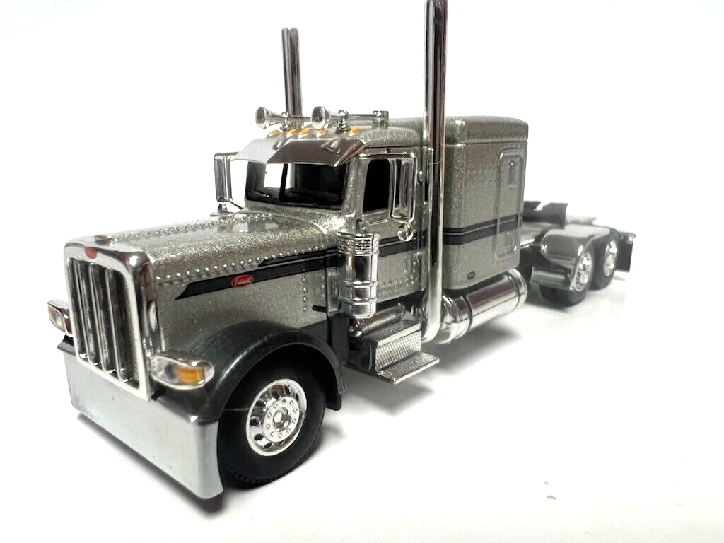 Peterbilt MODEL 389 トレーラーミニカー Amazon.com: New Ray Peterbilt 389 Truck with Flatbed Trailer