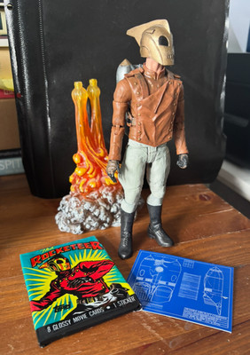 Disney The Rocketeer 7'' Figur mit Base und Topps Karten selten Diamond Select