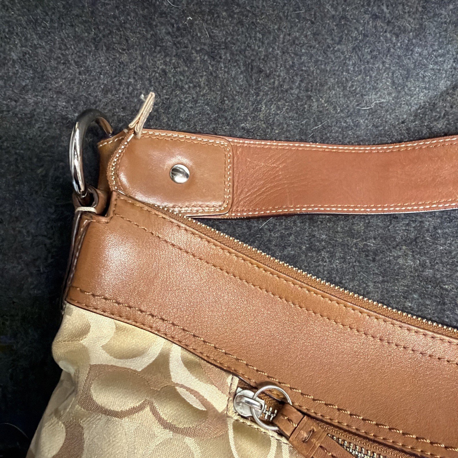 Vintage Y2K Coach F14491 Soho Pleated Leather Canvas Hobo Shoulder Bag Used