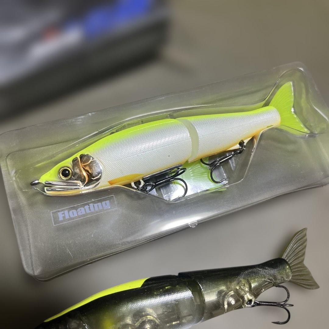 Jointed Claw 128/178 Set Bass Color No Tails Used Lure - Image 7