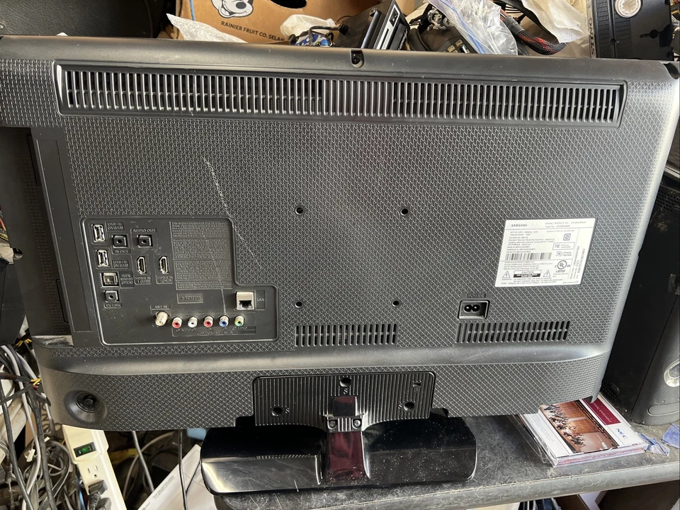 Samsung UN28H4500AF 28-inch LED TV PORTABLE GAMING - Image 3 of 4