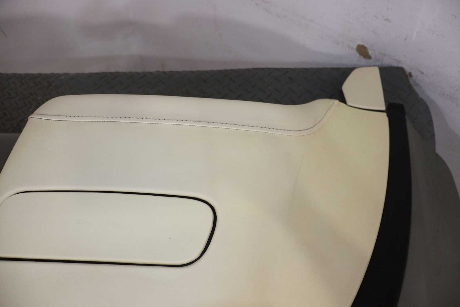 Aston Martin V8 Vantage Tonneau cover Cream