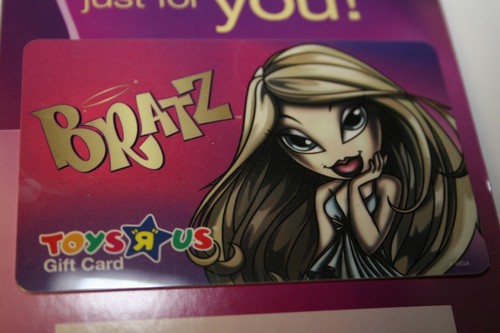 TOYS R US BRATZ Gag GIFT CARD NO VALUE 4 count WITH MAGNETIC STRIP - Picture 2 of 4