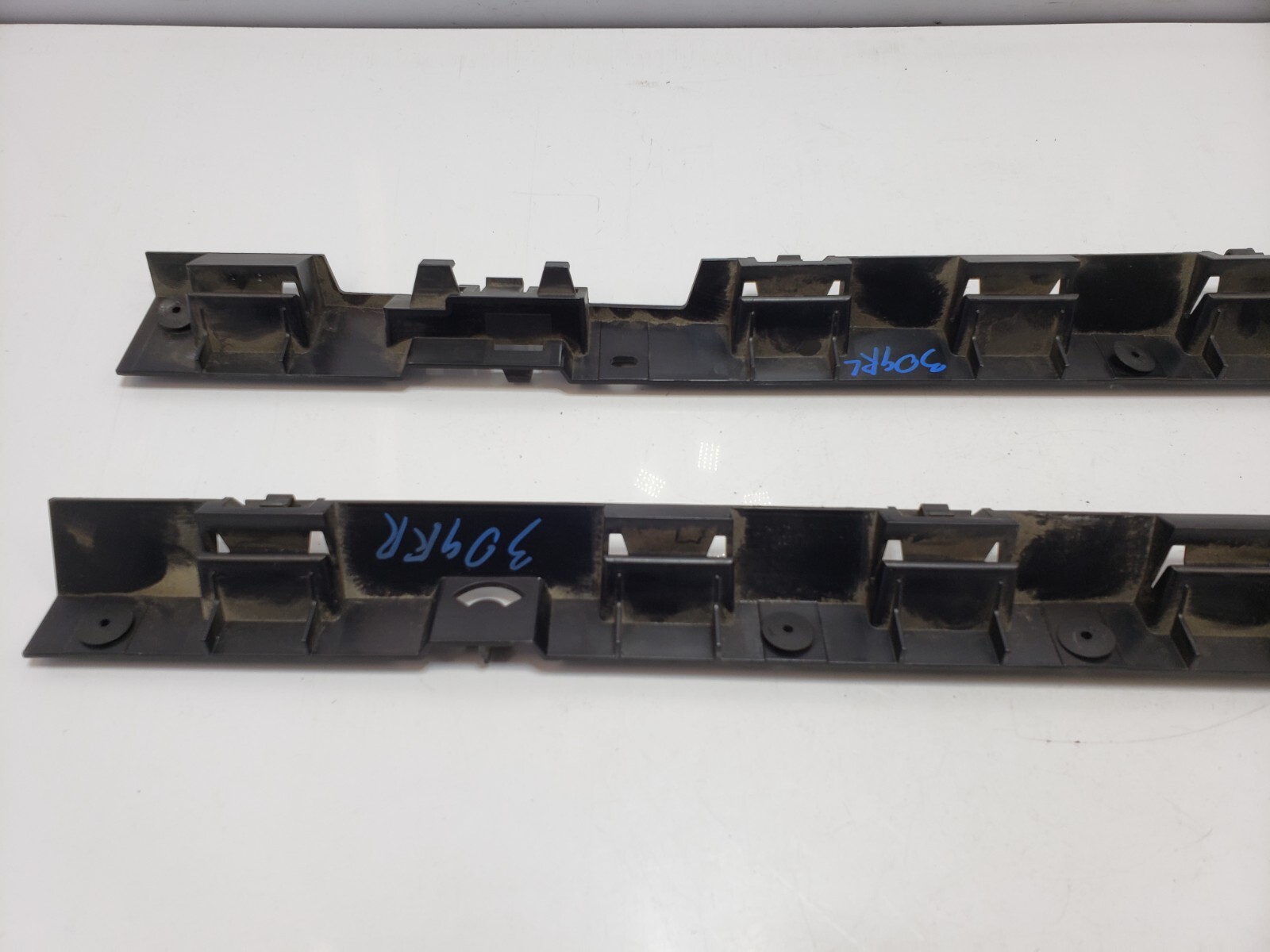 ✅ 10-14 OEM Rolls-Royce Ghost RR4 Rear Left Right Side Rocker Panel Bracket