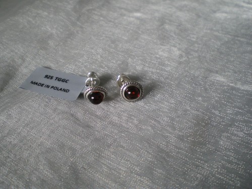 Baltic Cherry Amber stud earrings, 4.5mm round, 1.2 grams of 925 Sterling Silver - Picture 10 of 10