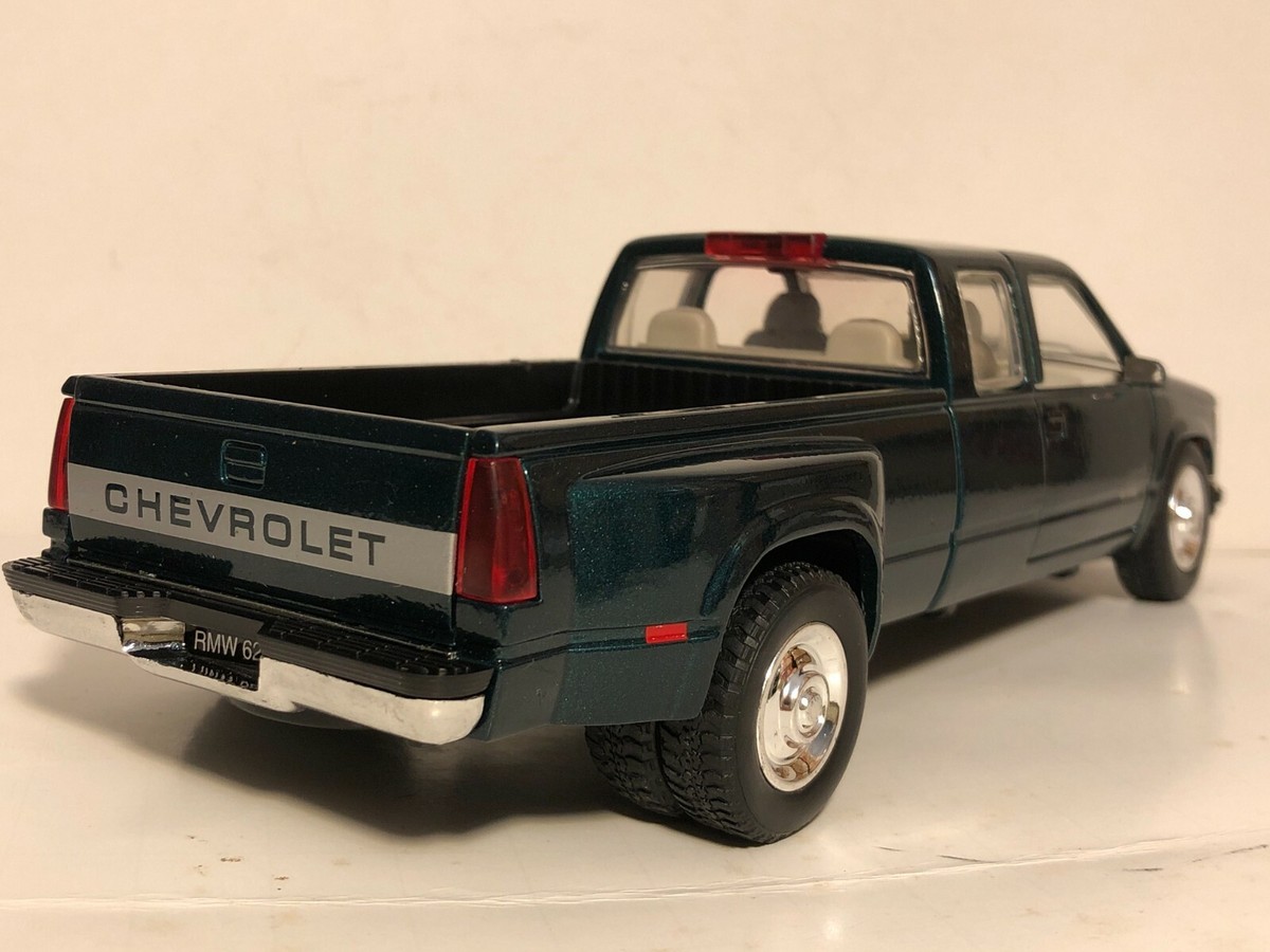 1/24 シボレー　C3500 C/K ピックアップ　Chevrolet ONE OF SUPERIOR 1995 CHEVY C/K PICKUP TRUCK 3500 1:24