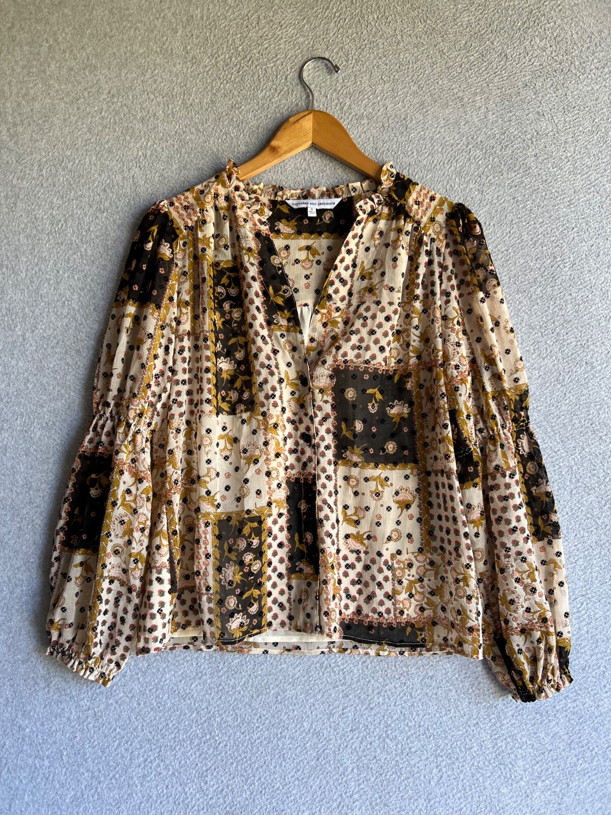 Floral Boho Peasant Blouse by Cupcakes & Cashmere - Lightweight Hippie Style for Women Size Small  