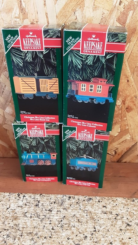 NIB Vintage 1992 Hallmark Christmas Sky Line Train Collection 4 Cast Metal Cars
