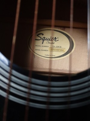 Squier by Fender SA-105CE