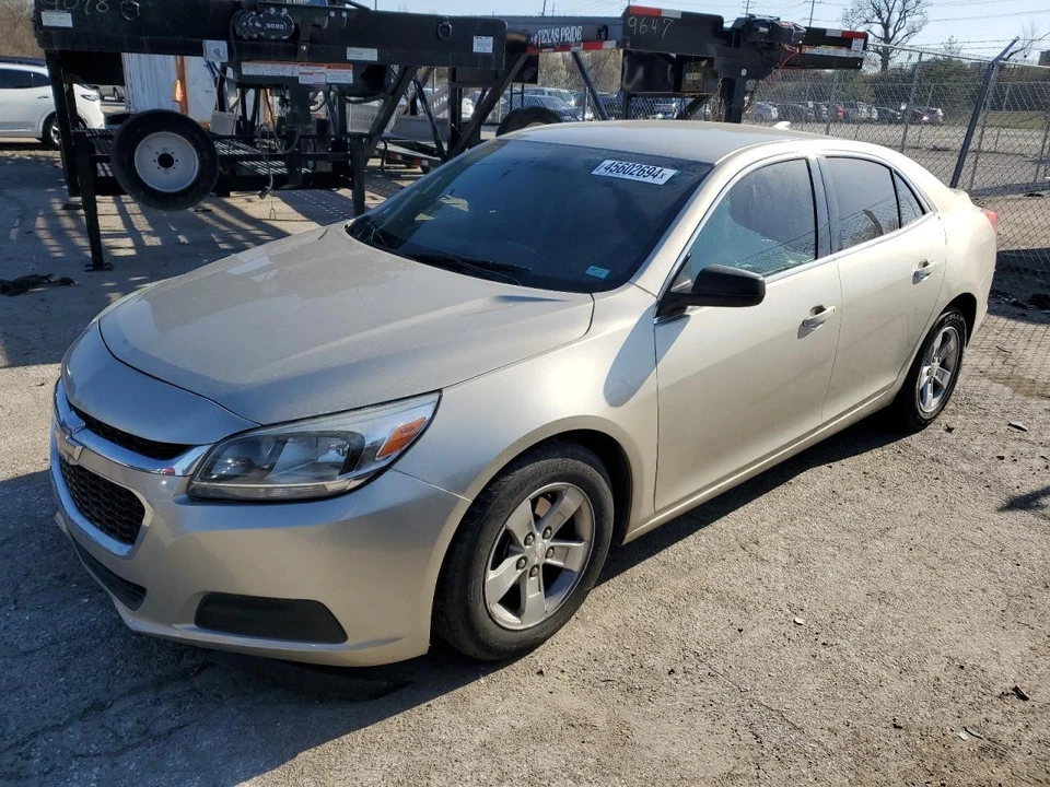 Used Front Right Door Interior Trim Panel fits: 2016 Chevrolet Malibu Grade A Foto 2 de 4