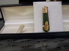 ANTIQUE PENDANT 9 CT GOLD N.Z GREENSTONE FERN DECORATION