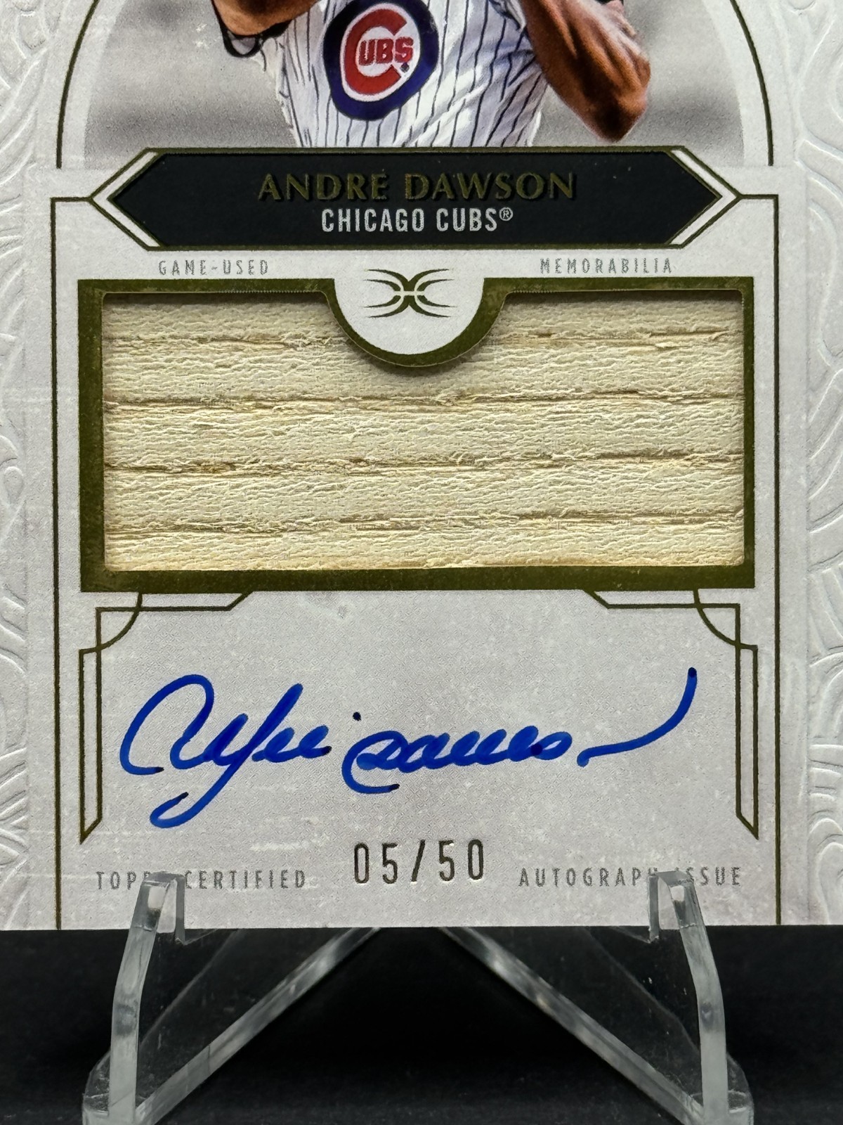 2025 Topps Definitive Andre Dawson Game Used Bat Auto - HOF Cubs view 2