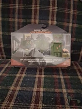 *DAMAGED* Minecraft Dungeons Explorer Vs Whisperer Action Figure Set