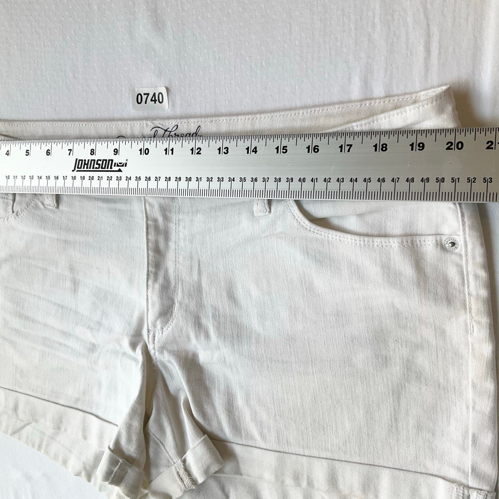 Universal Thread Women’s Basic Denim Short Shorts… - image 2