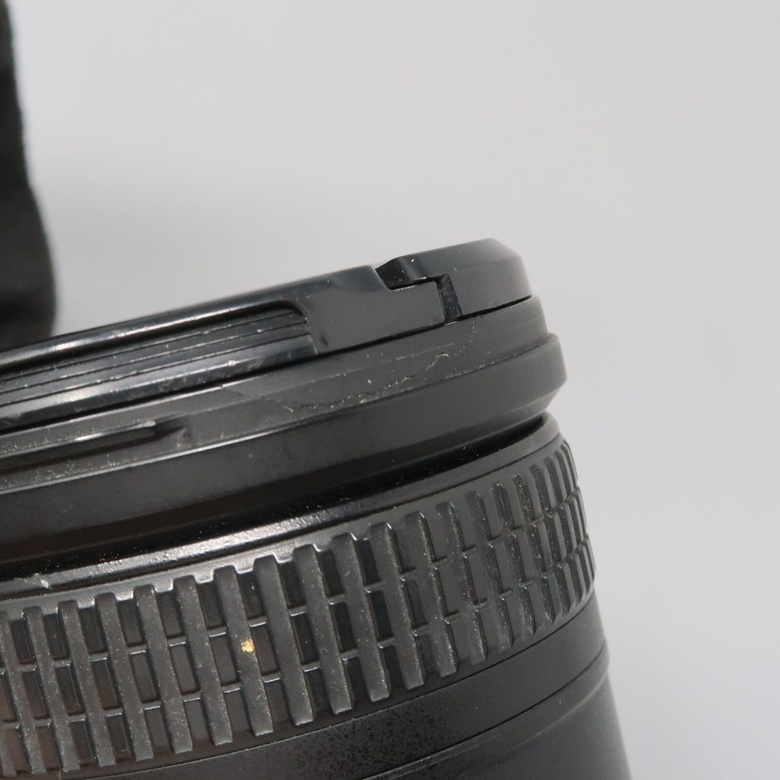 Nikon AFS DX NIKKOR 18200mm f/3.55.6G ED VR II Lens plus Lens Hood