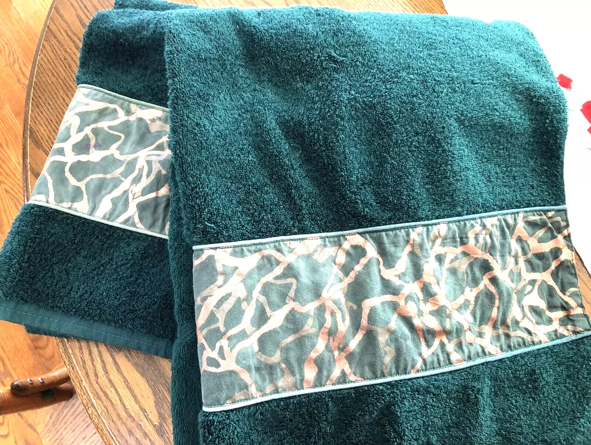 2 Vintage MCM Fieldcrest ROYAL VELVET Green Embellished Bath Towels