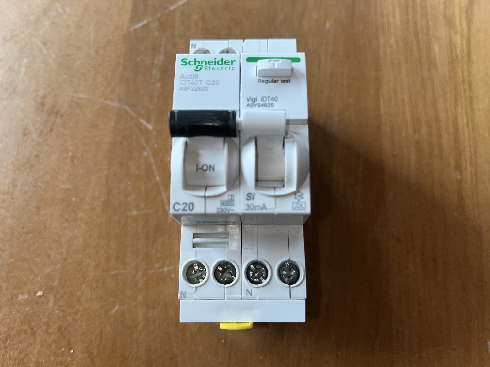 Disjoncteur différentiel 20A Schneider A9P22620 type SI 30mA - 4