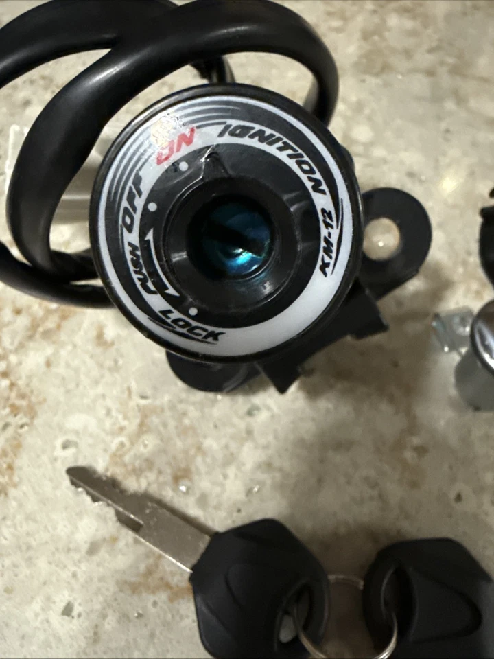 Llave de bloqueo interruptor de encendido para Kawasaki EX400 Ninja 400 2018-2023 ER400 Z400 19-22 Foto 2 de 4