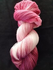 Petra´s handgefärbte Sockenwolle 100g  Strang 4fach (98)