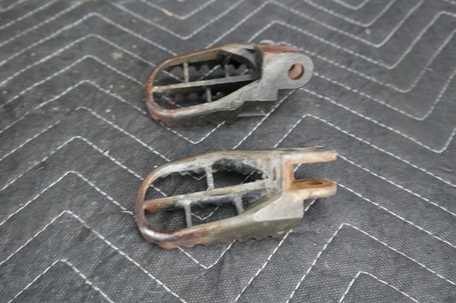 96-06 2001 RM125 RM 125 OEM Foot Pegs Rests Footrest Left Right Step Pivot SB14 - Picture 4 of 4